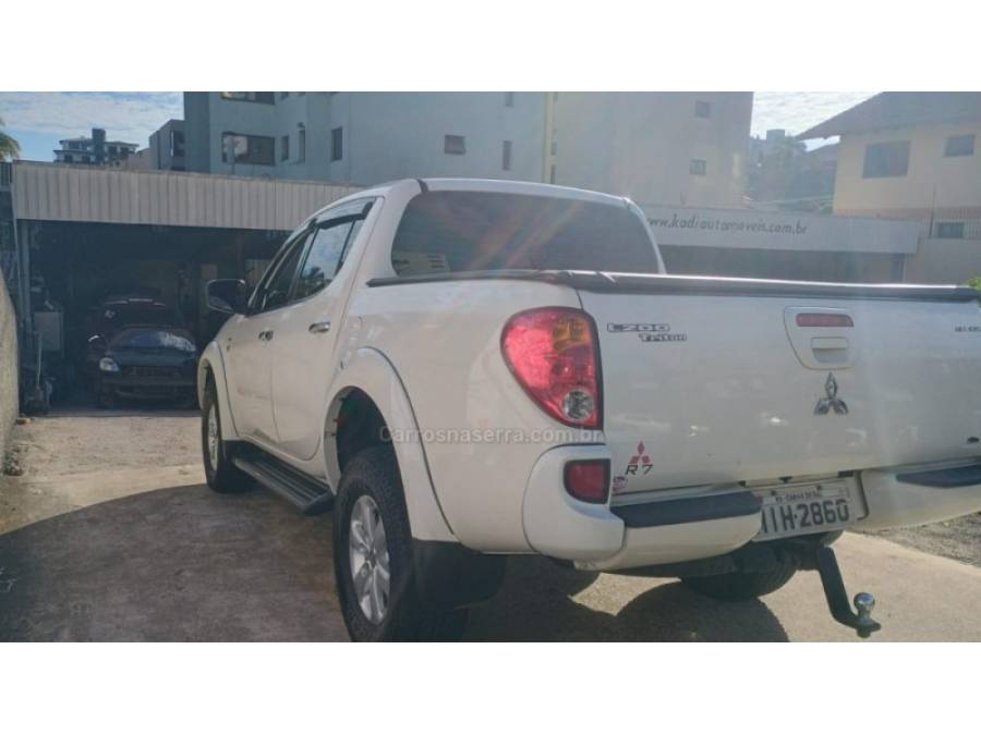 MITSUBISHI - L200 TRITON - 2010/2011 - Branca - R$ 95.000,00