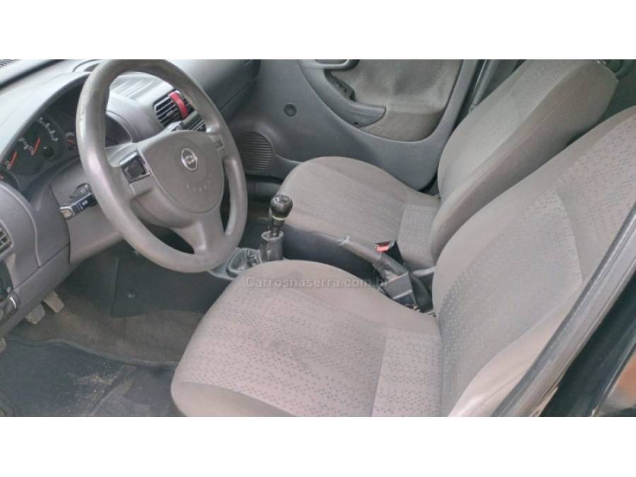 CHEVROLET - CORSA - 2010/2011 - Preta - R$ 28.000,00