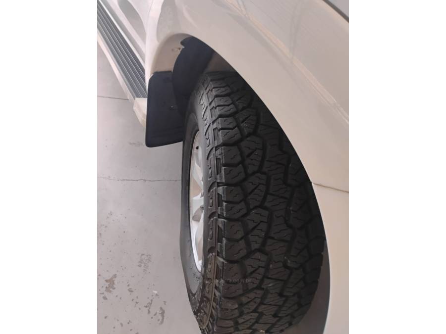 TOYOTA - HILUX - 2015/2015 - Branca - R$ 144.000,00