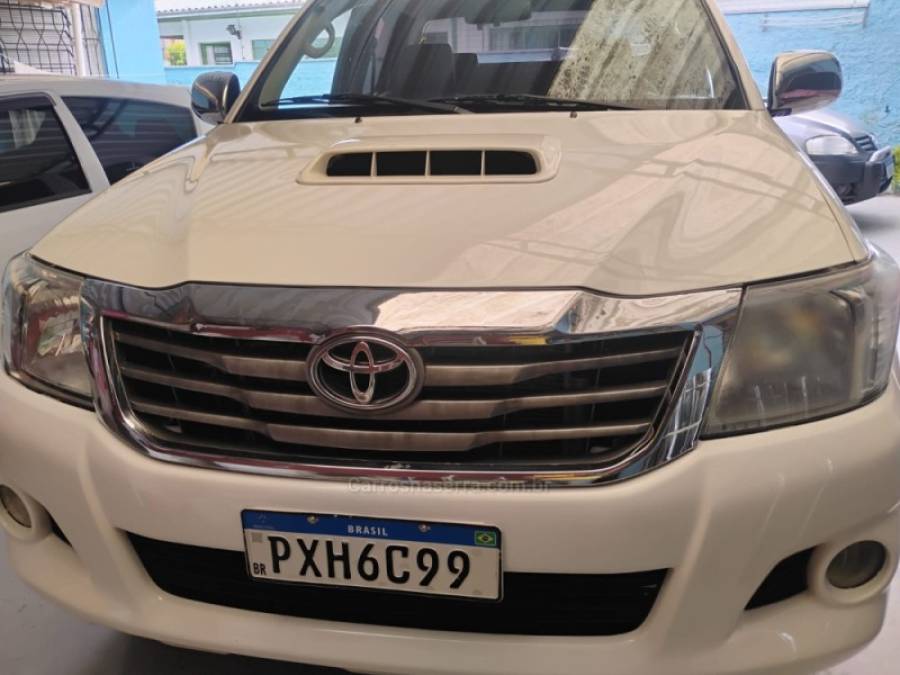 TOYOTA - HILUX - 2015/2015 - Branca - R$ 144.000,00
