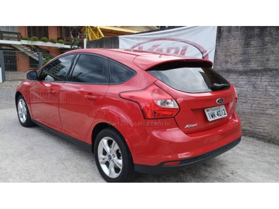 FORD - FOCUS - 2014/2015 - Vermelha - R$ 54.900,00