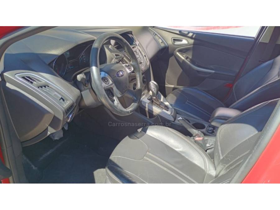 FORD - FOCUS - 2014/2015 - Vermelha - R$ 52.900,00