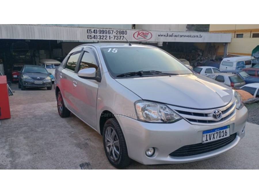 TOYOTA - ETIOS - 2014/2015 - Prata - R$ 42.900,00