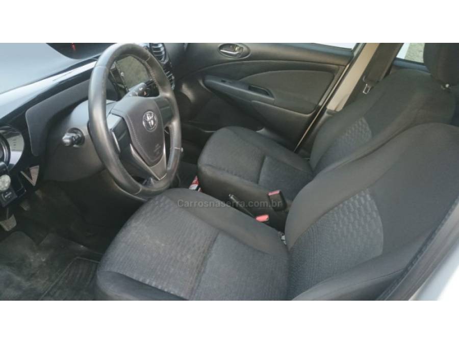 TOYOTA - ETIOS - 2014/2015 - Prata - R$ 42.900,00