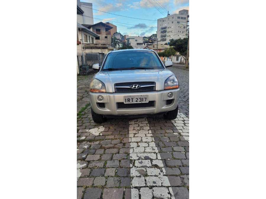 HYUNDAI - TUCSON - 2010/2011 - Bege - R$ 39.900,00