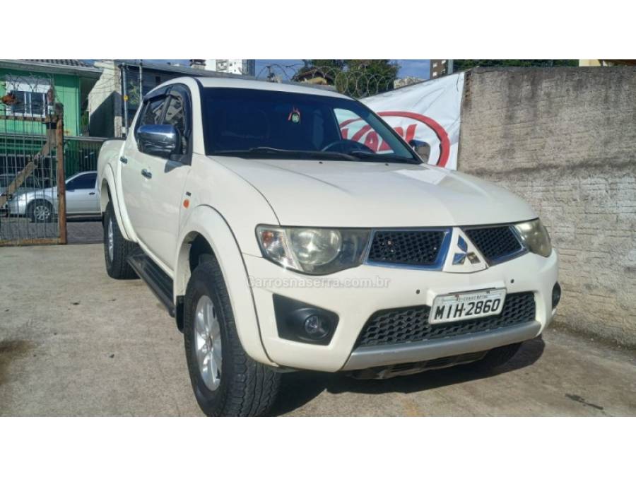 MITSUBISHI - L200 TRITON - 2010/2011 - Branca - R$ 95.000,00