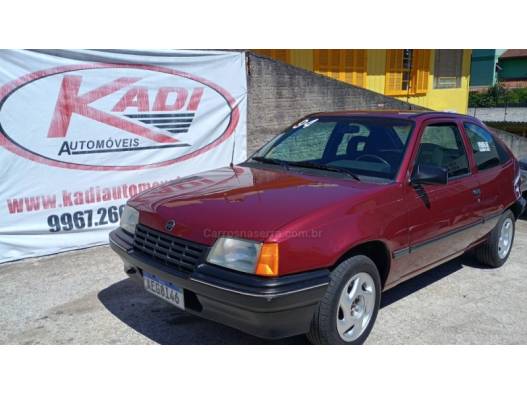 CHEVROLET - KADETT - 1993/1995 - Vermelha - R$ 15.900,00