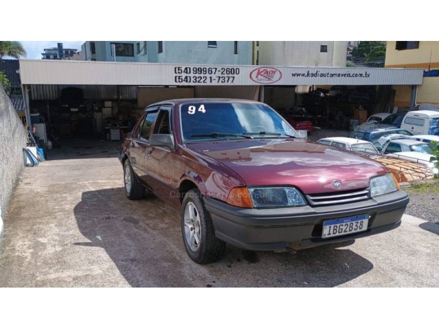 CHEVROLET - MONZA - 1993/1994 - Vermelha - R$ 15.900,00