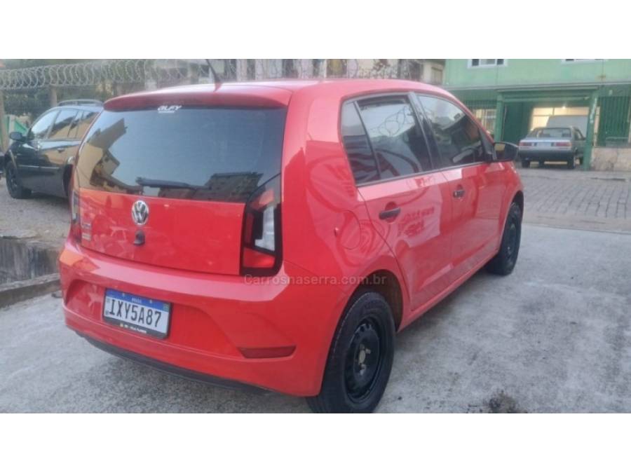 VOLKSWAGEN - UP - 2017/2018 - Dourada - R$ 46.900,00