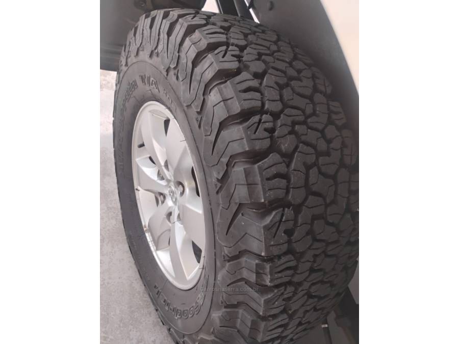 TOYOTA - HILUX - 2015/2015 - Branca - R$ 144.000,00