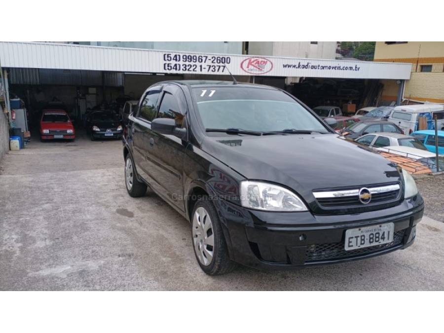 CHEVROLET - CORSA - 2010/2011 - Preta - R$ 28.000,00