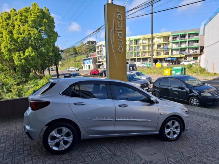 CHEVROLET - ONIX - 2020/2021 - Prata - Sob Consulta