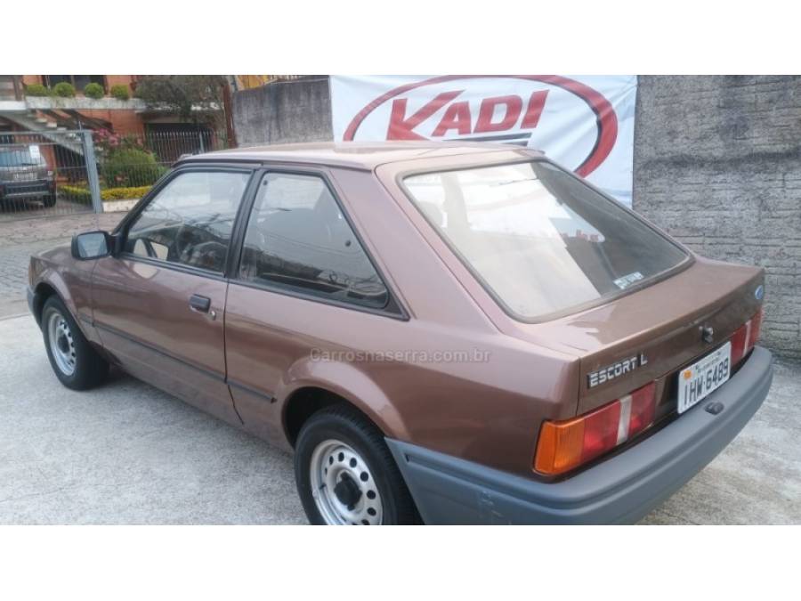 FORD - ESCORT - 1986/1987 - Marrom - R$ 16.900,00