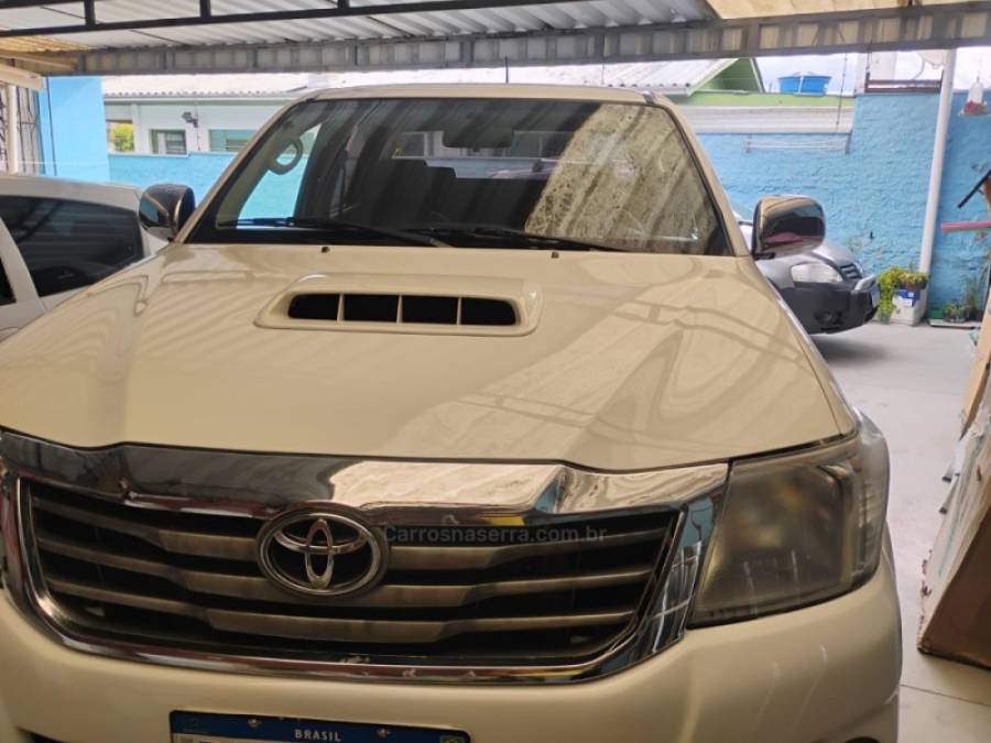 TOYOTA - HILUX - 2015/2015 - Branca - R$ 144.000,00